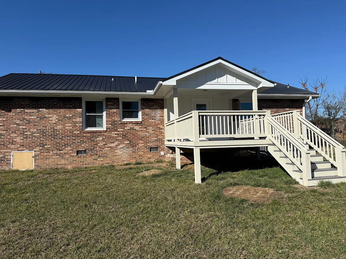 Building Photo - 24 Sunrise Dr