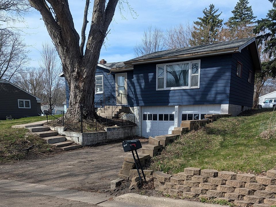 1st image of 215 N 11th St