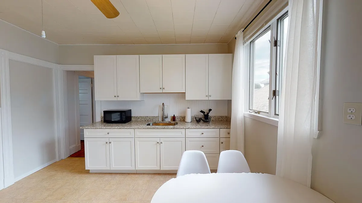 Building Photo - 30 Roseclair St #1R