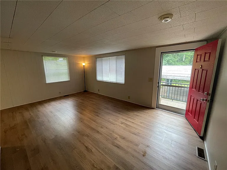 1010 W South Fourth St — Photo 12