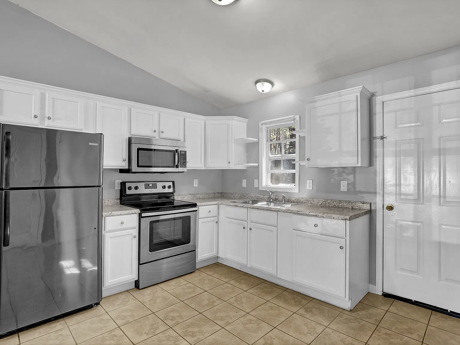 120 Joe Powell Ln — Photo 3