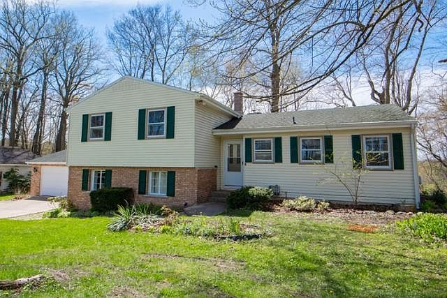 1st image of 60195 Emerald Dr
