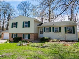 60195 Emerald Dr, South Bend, IN