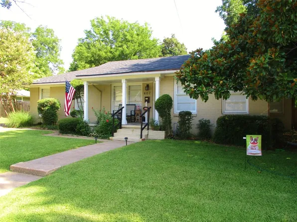 407 E 9th St, Bonham, TX 75418