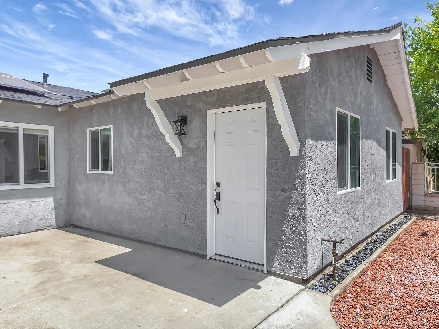 1 bed, 400 sqft, $1,800 — Photo 3