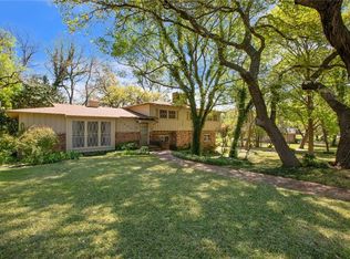 1533 Royal Oaks Dr, Waco, TX 76710