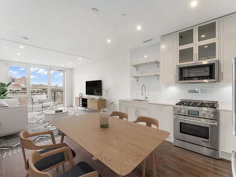 372 9th Luxury Rentals — Photo 8
