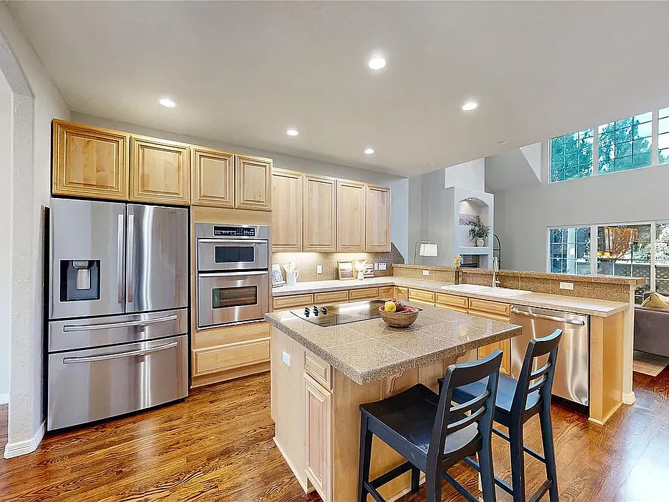 4 bed, 3517 sqft, $4,000 — Photo 4