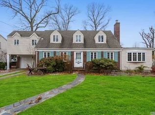 141 Dogwood Ave, Malverne, NY 11565