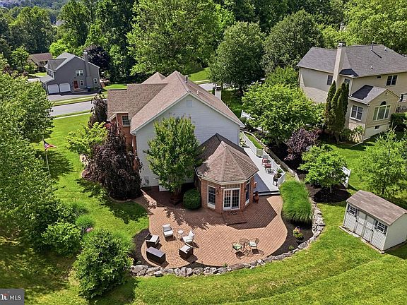 3rd image of 100 Linda Cir