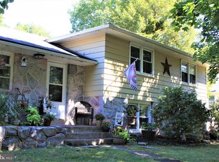 979 E Valley Rd, Pottstown, PA 19464