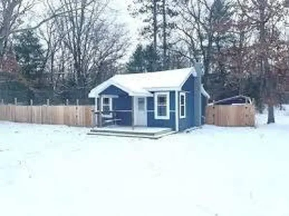 857 Oak St, Lake, MI 48632