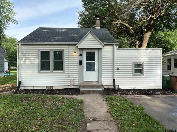 2410 Hancock St, Bellevue, NE 68005