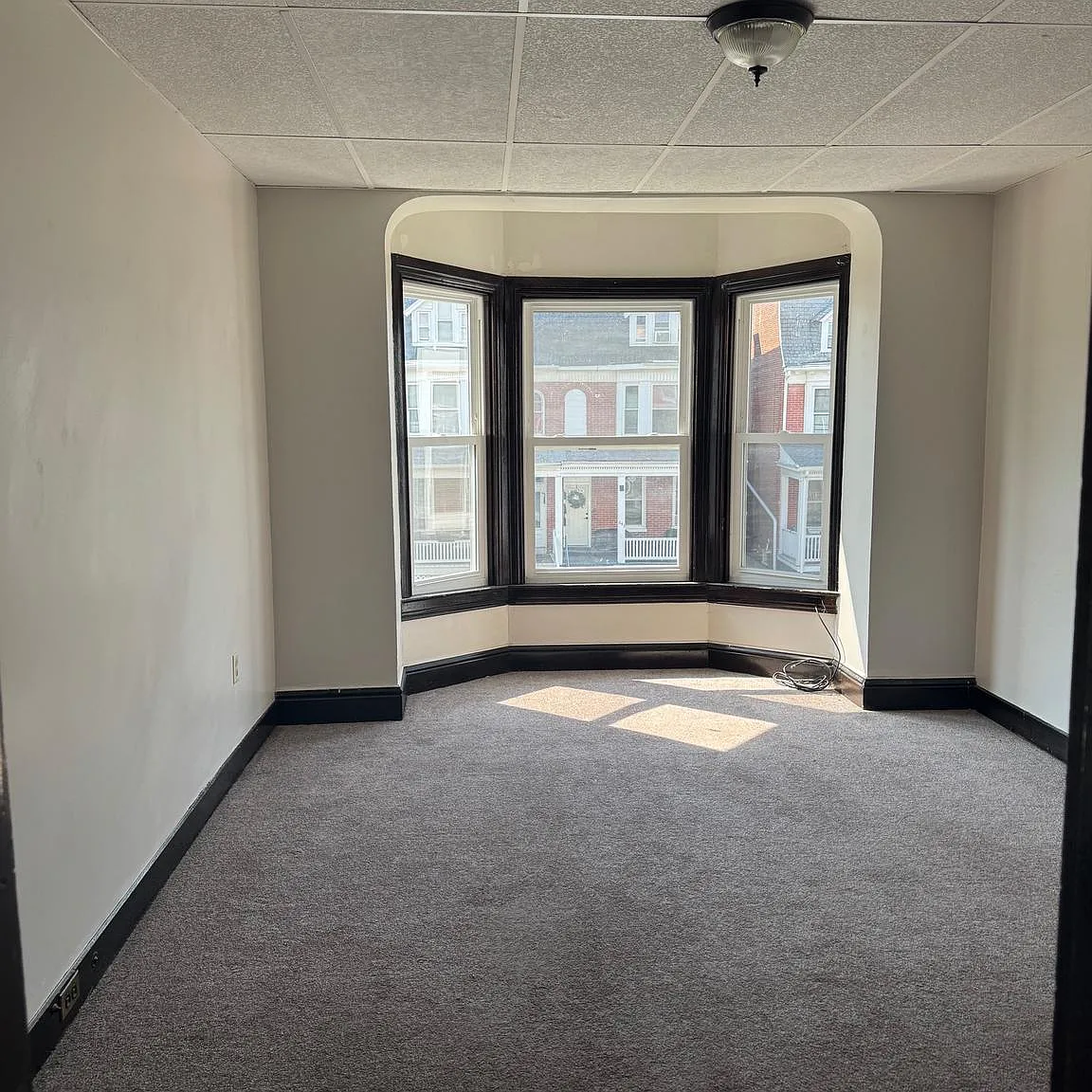 3 bed, 2292 sqft, $1,300 — Photo 4
