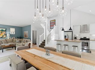 2073 Thurin St, Costa Mesa, CA 92627