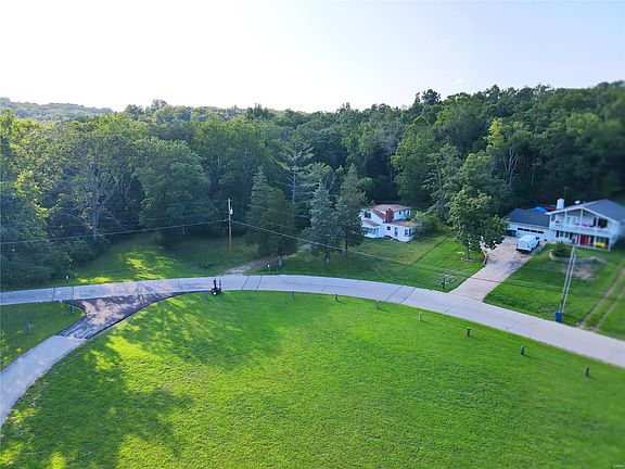 4th image of 9 S Lake Dr