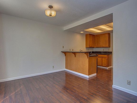 3rd image of 50 Raindance Ct