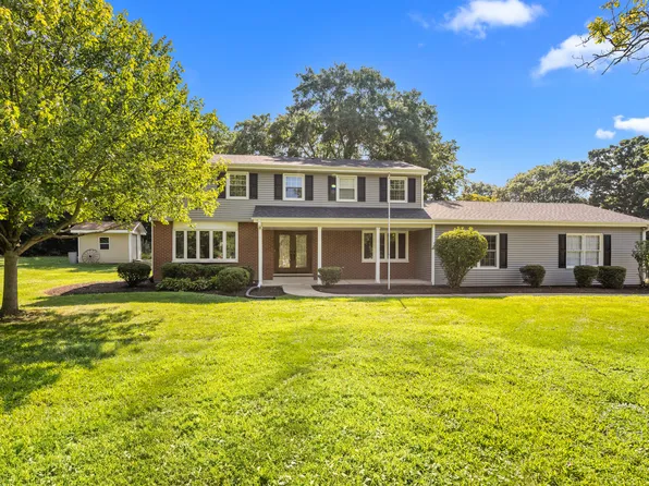 230 Woodland Hills Rd, Batavia, IL 60510