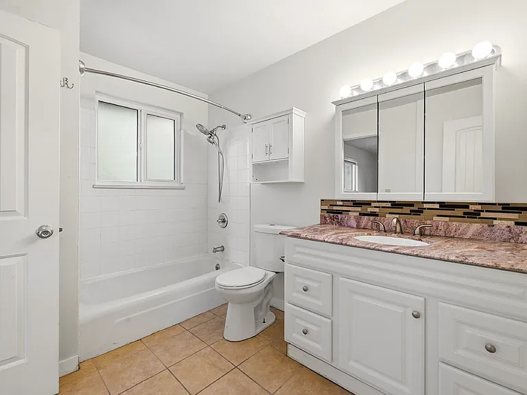 1087 Hathaway Dr — Photo 14
