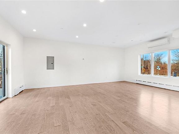 2nd image of 32 Abbey Ct