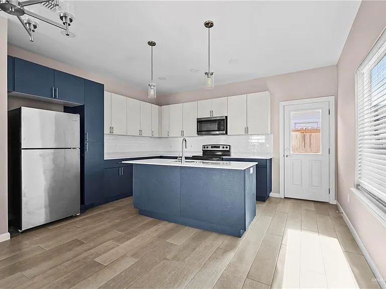 5700 Swallow Ave #4 — Photo 12