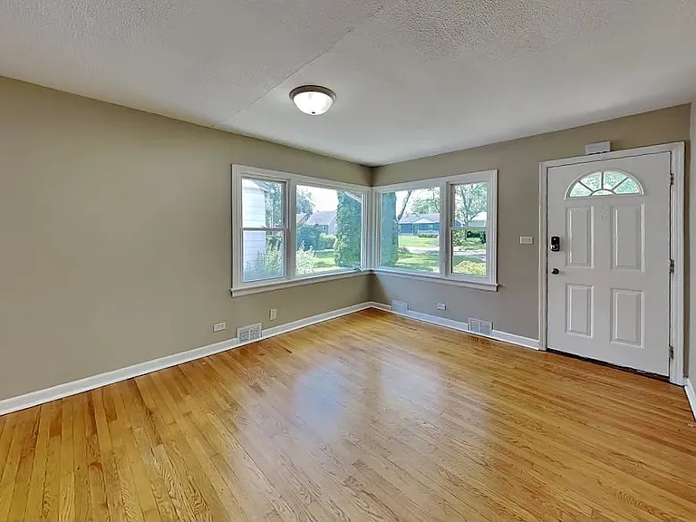 322 S Yale Ave — Photo 2