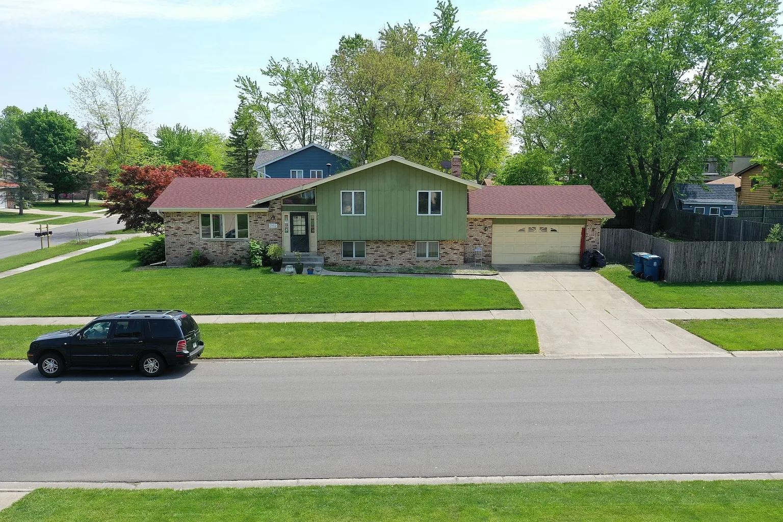 2412 Venice Dr photo 1