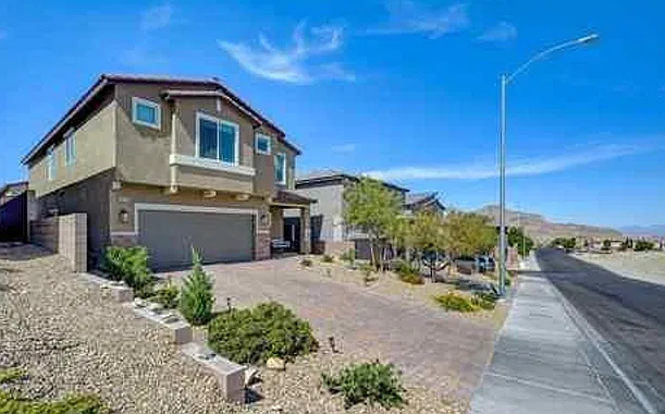 5 bed, 2660 sqft, $3,100 — Photo 2