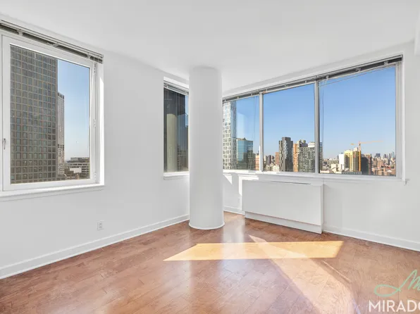 80 Dekalb Avenue image 3 of 19