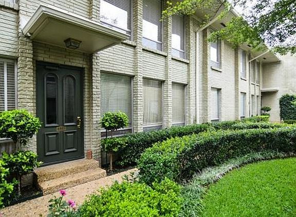3rd image of 6365 Diamond Head Cir APT D