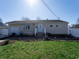 32 Van Buren St, Brentwood, NY 11717