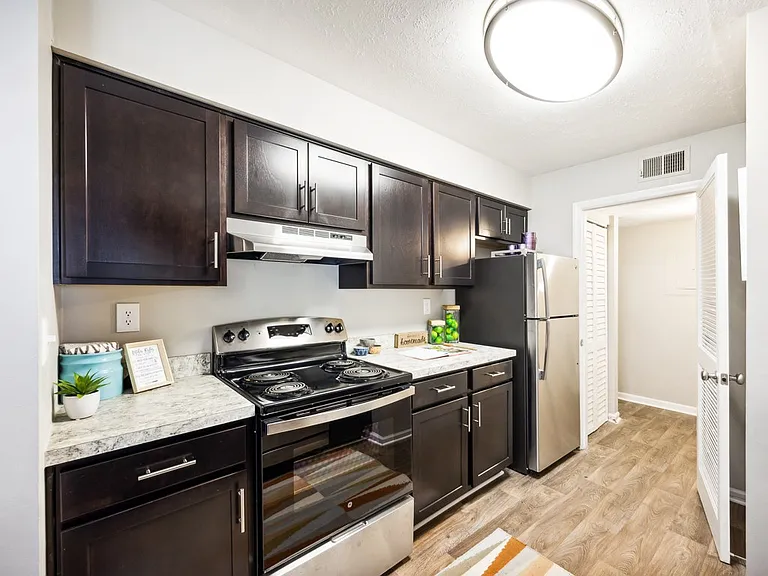 River Oak Apartments — Photo 16
