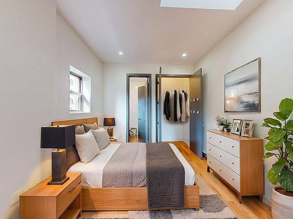 3rd image of 346 W 52nd St APT 5B