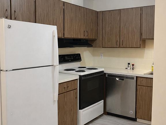 2nd image of 7 Thayer Pond Dr Unit 16