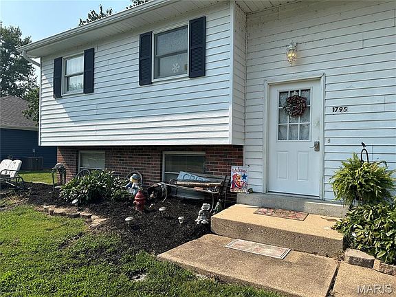 5th image of 1795 Debbie Ln