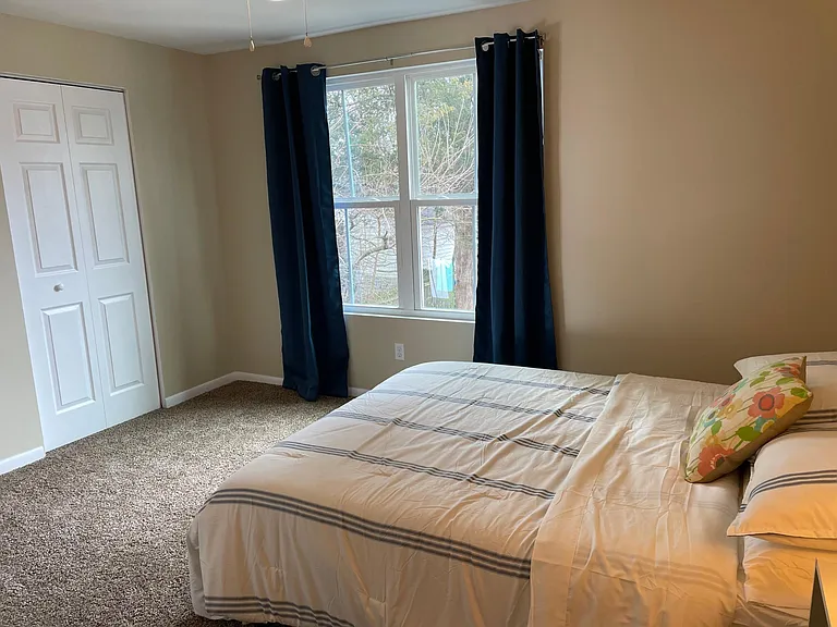 Bedroom 2 - Linens and towels included.