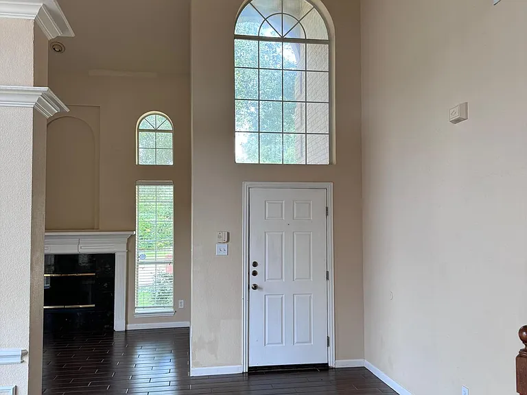 9702 Windy Hollow Dr — Photo 2