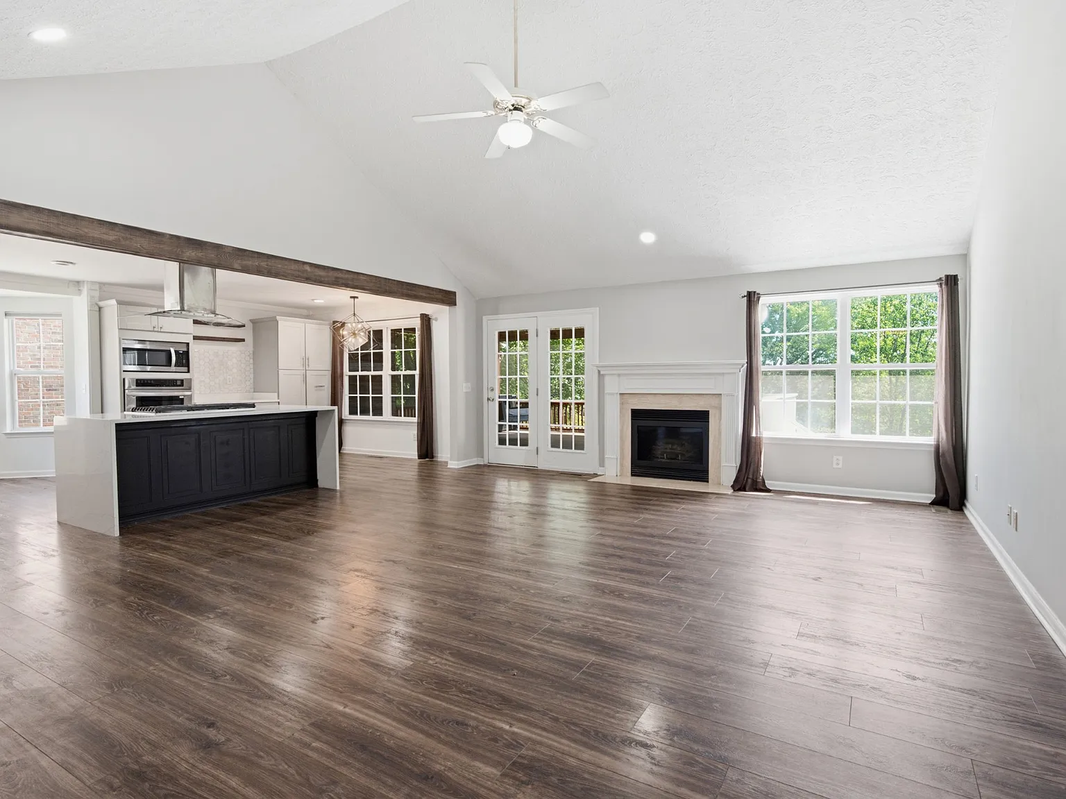 3 bed, 2.0 bath, 1554 sqft, $2,400 — Photo 3