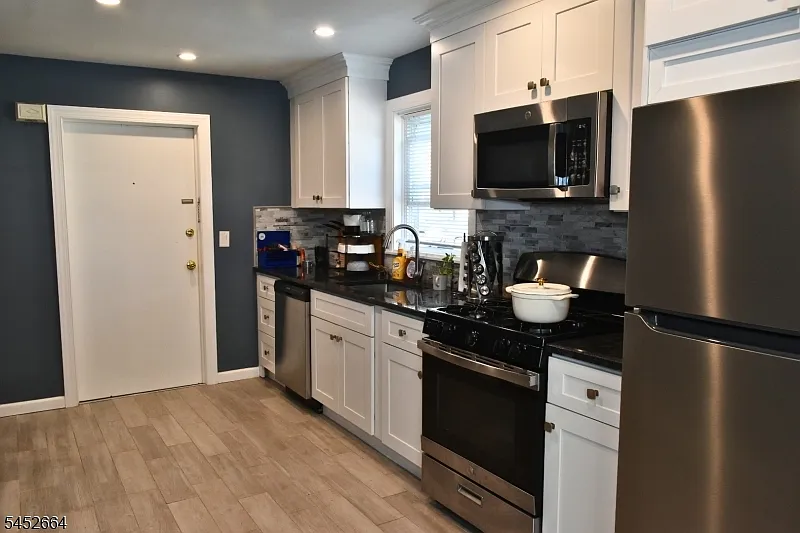 1 bed, 1.0 bath, $1,800 — Photo 4