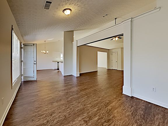 4th image of 2050 Charleston Oak Cir
