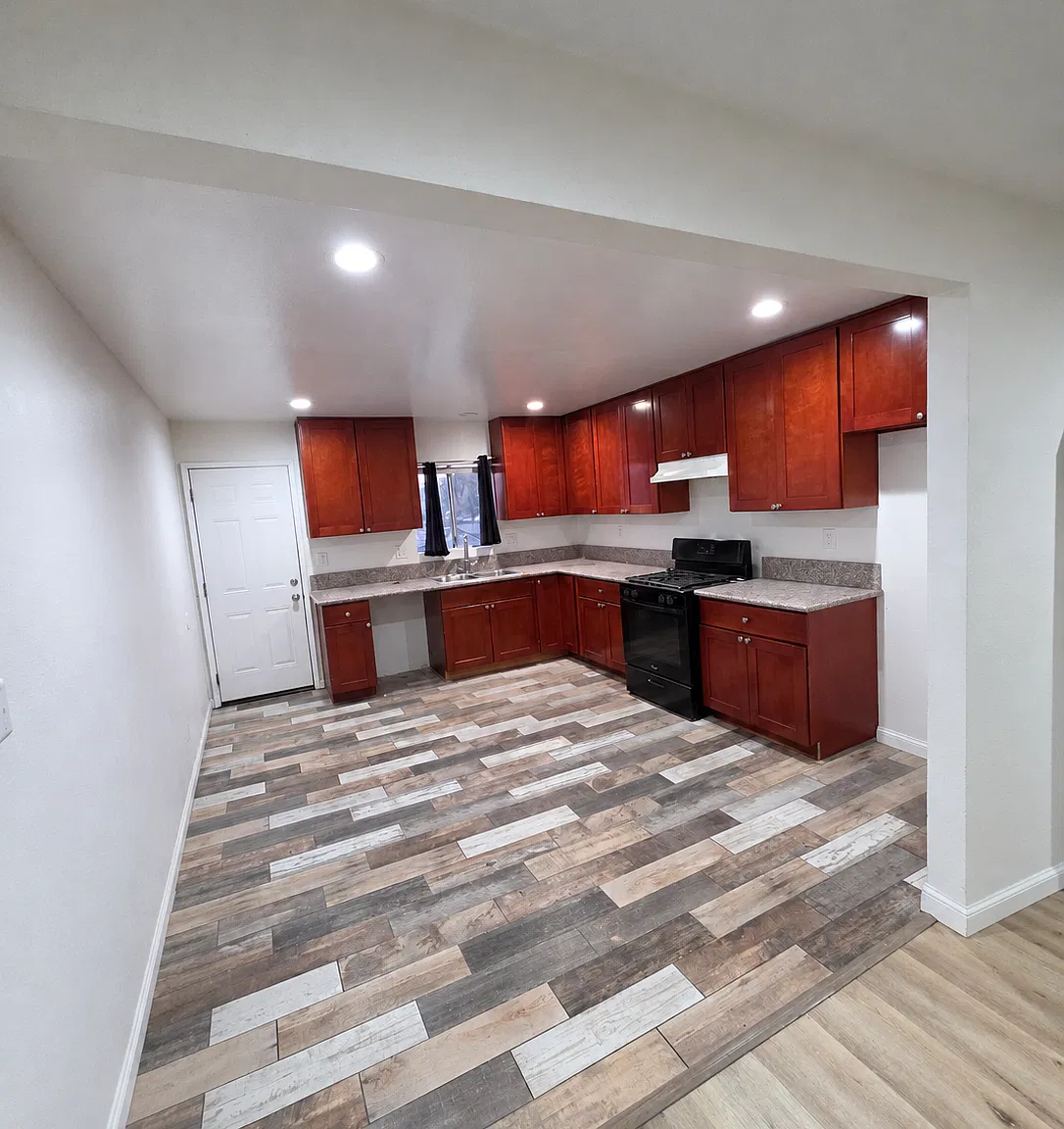 2 bed, 900 sqft, $2,395 — Photo 1