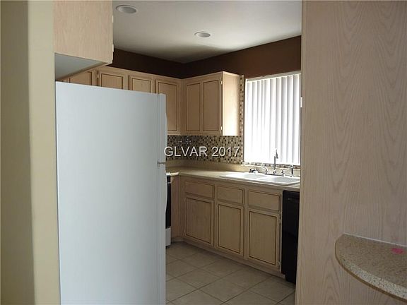 3rd image of 5253 Steinbrenner Ln