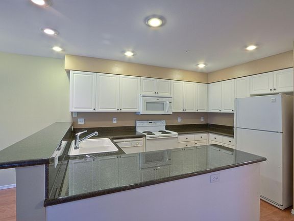 4th image of 2961 142nd Pl SE APT 1