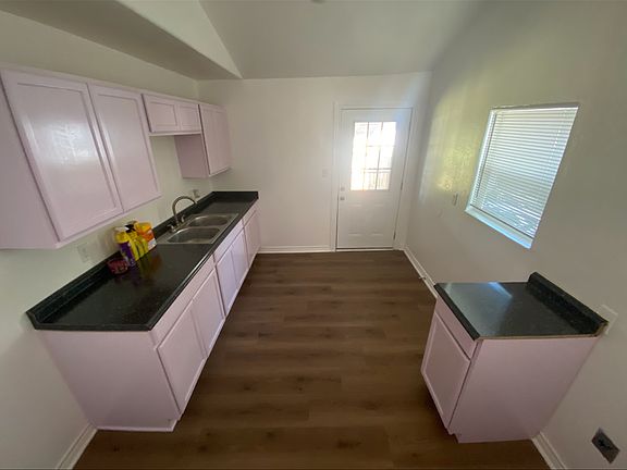 3rd image of 931 NW 34th St