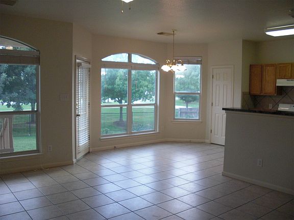 3rd image of 714 Bent Wood Pl