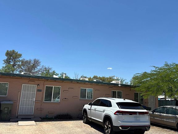 3rd image of 1270 E Halcyon Rd