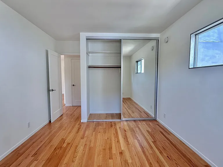 502 Westminster Ave — Photo 17