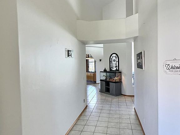 4th image of 236 Hill View Ln