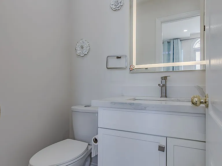 110 Holly Dr — Photo 12