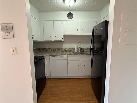 5th image of 1186 Worcester Rd Unit 921